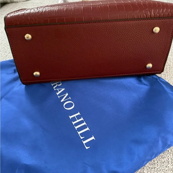 Elegant Burgundy Crocodile-Embossed Handbag - Picture 4 of 4